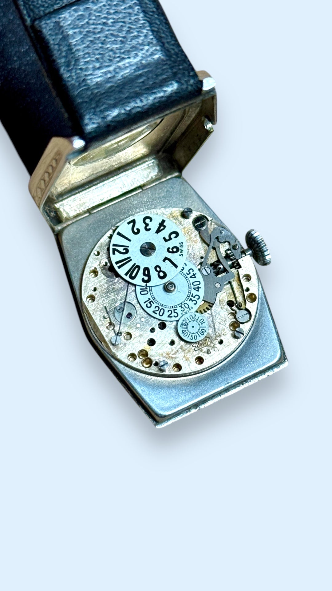 (RÉSERVÉE) Tank Anonyme à Guichets