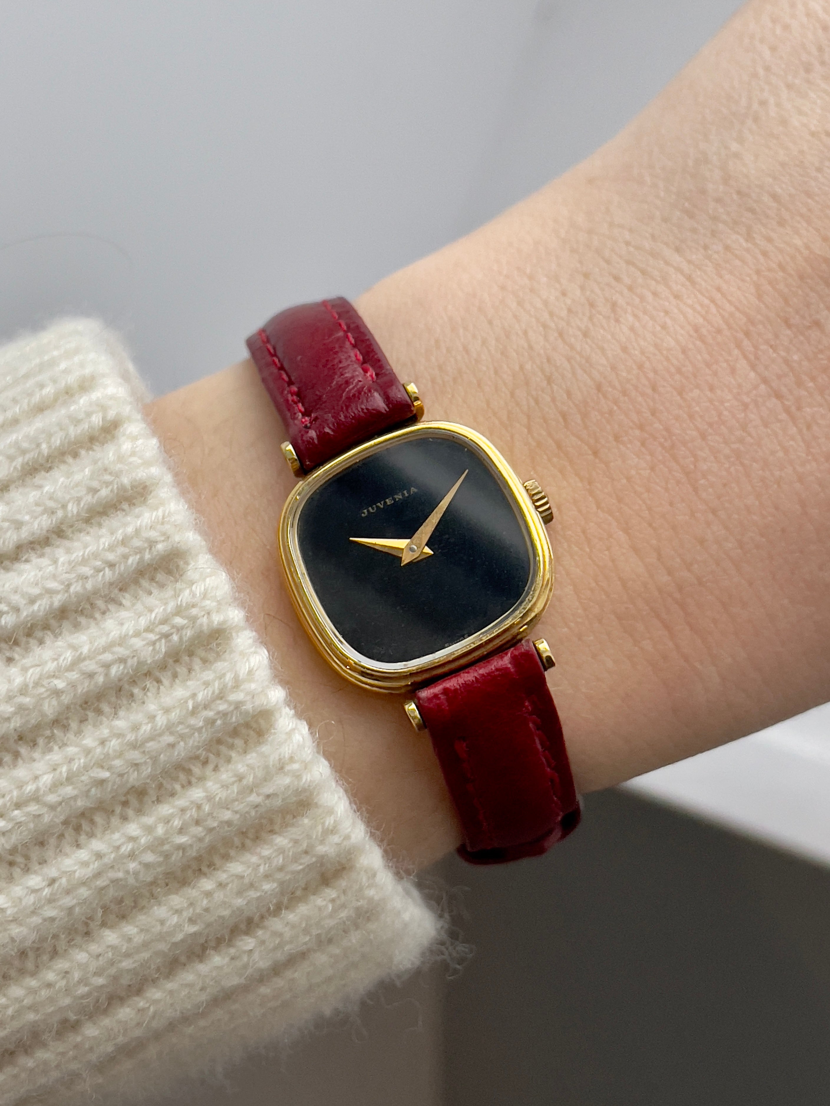 Juvenia onyx or 18k Seconde Vintage